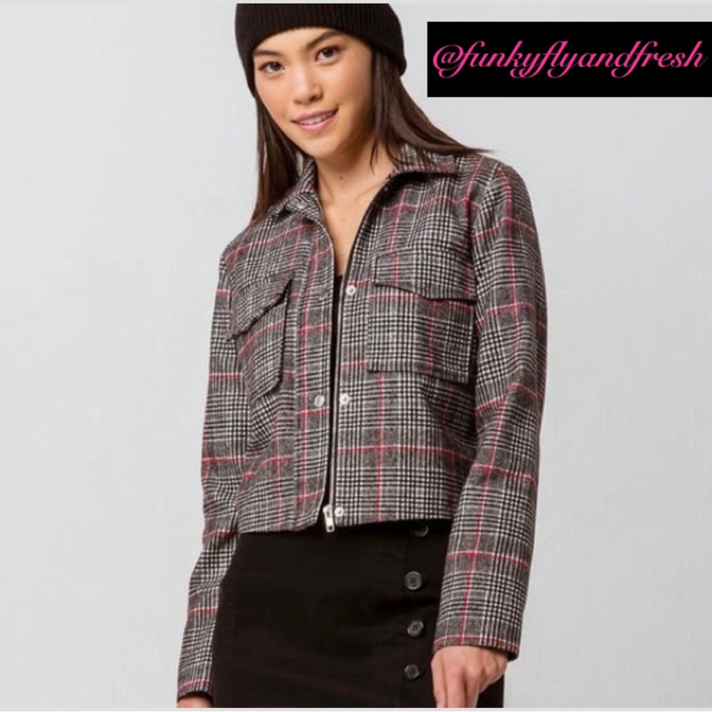Ivy and Main crop plaid jacket. Size M lined zip up with snaps.